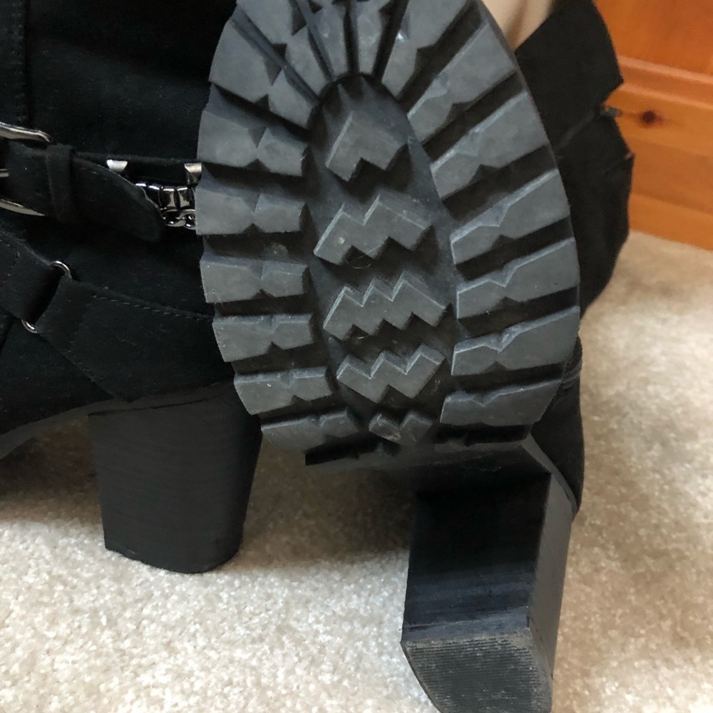 Boots - Picture 4 of 7